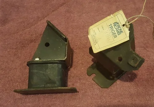 Alfa Romeo Alfetta Engine mount (inlet side) complete 116.00.010.80.07 / 08