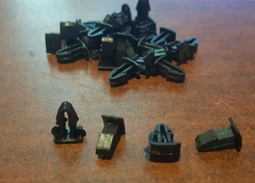 Fiat 128 sedan / rally vent trim fixing clip (original Fiat) 4229302 (pair)