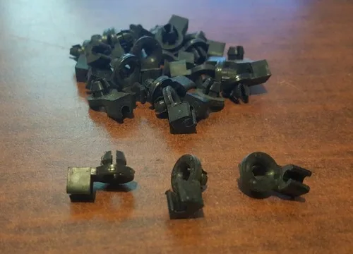 Lancia Beta door lock rod retaining clip (original Lancia) 82281875