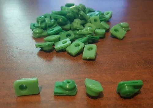 Fiat / Alfa / Ferrari grille retaining clip (dia 2.5mm) green - 5 CLIPS -