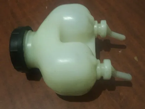 Fiat Brake fluid reservoir, 128 sedan and others 4234666 Tandem / angled outlet