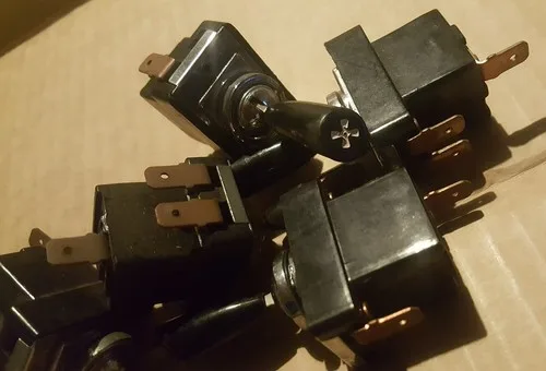 Alfa Lancia Ferrari Maserati Vintage Round Beavertail switch 2 pos 4 pin FAN